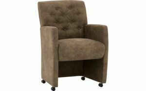 Afbeelding van een Goossens Eetkamerstoel Oliver bruin microvezel met armleuning en met wielen, stijlvol landelijk