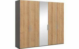 Afbeelding van een Goossens Kledingkast Easy Storage Ddk, Kledingkast 253 cm breed, 220 cm hoog, 4x draaideur en 1x spiegel draaideur midden