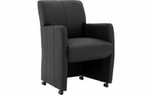 Afbeelding van een Goossens Eetkamerstoel Alex zwart leer met armleuning en met wielen, stijlvol landelijk