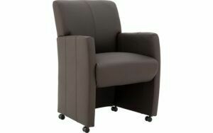 Afbeelding van een Goossens Eetkamerstoel Alex bruin leer met armleuning en met wielen, stijlvol landelijk