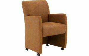 Afbeelding van een Goossens Eetkamerstoel Alex cognac micro leer met armleuning en met wielen, stijlvol landelijk