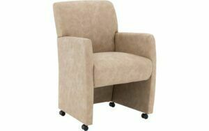 Afbeelding van een Goossens Eetkamerstoel Alex beige microvezel met armleuning en met wielen, stijlvol landelijk