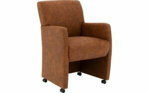 Afbeelding van een Goossens Eetkamerstoel Alex cognac microvezel met armleuning en met wielen, stijlvol landelijk