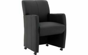 Afbeelding van een Goossens Eetkamerstoel Alex zwart leer met armleuning en met wielen, stijlvol landelijk