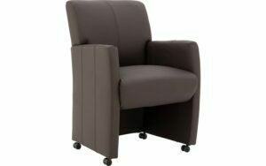 Afbeelding van een Goossens Eetkamerstoel Alex bruin leer met armleuning en met wielen, stijlvol landelijk