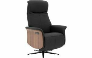 Afbeelding van een Goossens Relaxstoel Finesse, Recliner electrisch (3 motorig) met notenkleurige zijkant