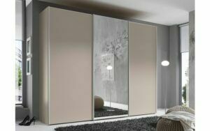 Afbeelding van een Goossens Kledingkast Big Choice Type 01 163, Slaapkamerkast 280 cm breed, 222 cm hoog, 2 schuifdeuren en 1 glas schuifdeur midden