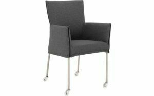 Afbeelding van een Goossens Eetkamerstoel Funk RVS Poten donkergrijs stof met armleuning en Transparant skater wiel met rvs kapmet wielen, modern design