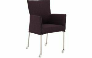 Afbeelding van een Goossens Eetkamerstoel Funk RVS Poten roze stof met armleuning en met wielenTransparant skater wiel met rvs kap, modern design