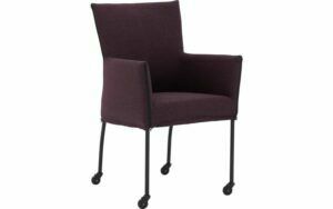 Afbeelding van een Goossens Eetkamerstoel Funk Zwarte Poten roze stof met armleuning en met wielenZwart skater wiel met zwarte kap, modern design