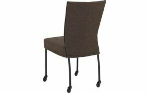 Afbeelding van een Goossens Eetkamerstoel Funk Zwarte Poten bruin stof leuning en Zwart skater wiel met zwarte kapmet wielen, modern design