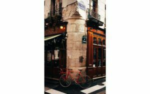 Afbeelding van een Goossens Schilderij City Life, 98 x 148 cm