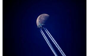 Afbeelding van een Goossens Schilderij Moon, 148 x 98 cm