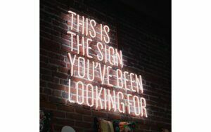 Afbeelding van een Goossens Schilderij Travel Stories, 74 x 74 cm