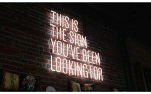 Afbeelding van een Goossens Schilderij Travel Stories, 118 x 70 cm