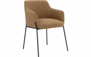 Afbeelding van een Goossens Stoel Pepijn geel stof met armleuning, modern design