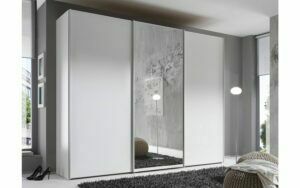 Afbeelding van een Goossens Kledingkast Big Choice Type 01 163, Slaapkamerkast 298 cm breed, 240 cm hoog, 2 schuifdeuren en 1 glas schuifdeur midden