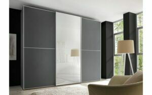 Afbeelding van een Goossens Kledingkast Big Choice Type 41 163, Slaapkamerkast 298 cm breed, 222 cm hoog, 2 schuifdeuren en 1 glas schuifdeur midden