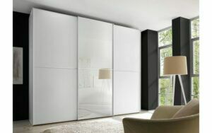 Afbeelding van een Goossens Kledingkast Big Choice Type 41 163, Slaapkamerkast 249 cm breed, 222 cm hoog, 2 schuifdeuren en 1 glas schuifdeur midden