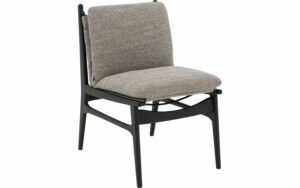 Afbeelding van een Goossens Stoel Alison met Massief Houten Frame lichtgrijs stof leuning, modern design