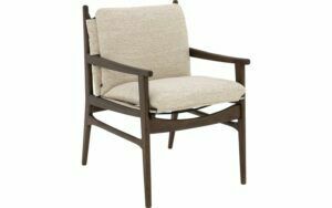 Afbeelding van een Goossens Stoel Alison met Massief Houten Frame wit stof met armleuning, modern design