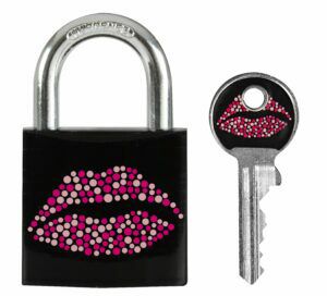 Afbeelding van een Masterlock Hangslot 30mm, bedrukt: Kiss - 3430EURDKISS 3430EURDKISS